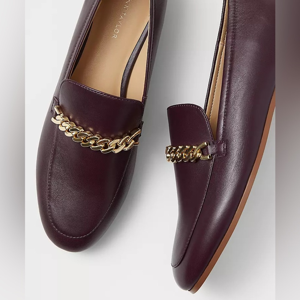 Like new: Ann Taylor burgundy chain loafers